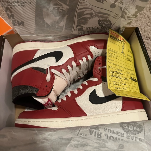 Jordan 1 Retro High OG
Chicago Lost and Found - Picture 4 of 5
